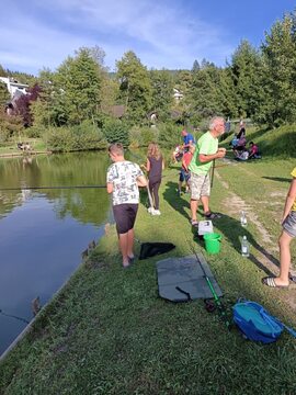 ribiško druženje za otroke na ribniku Brdinje